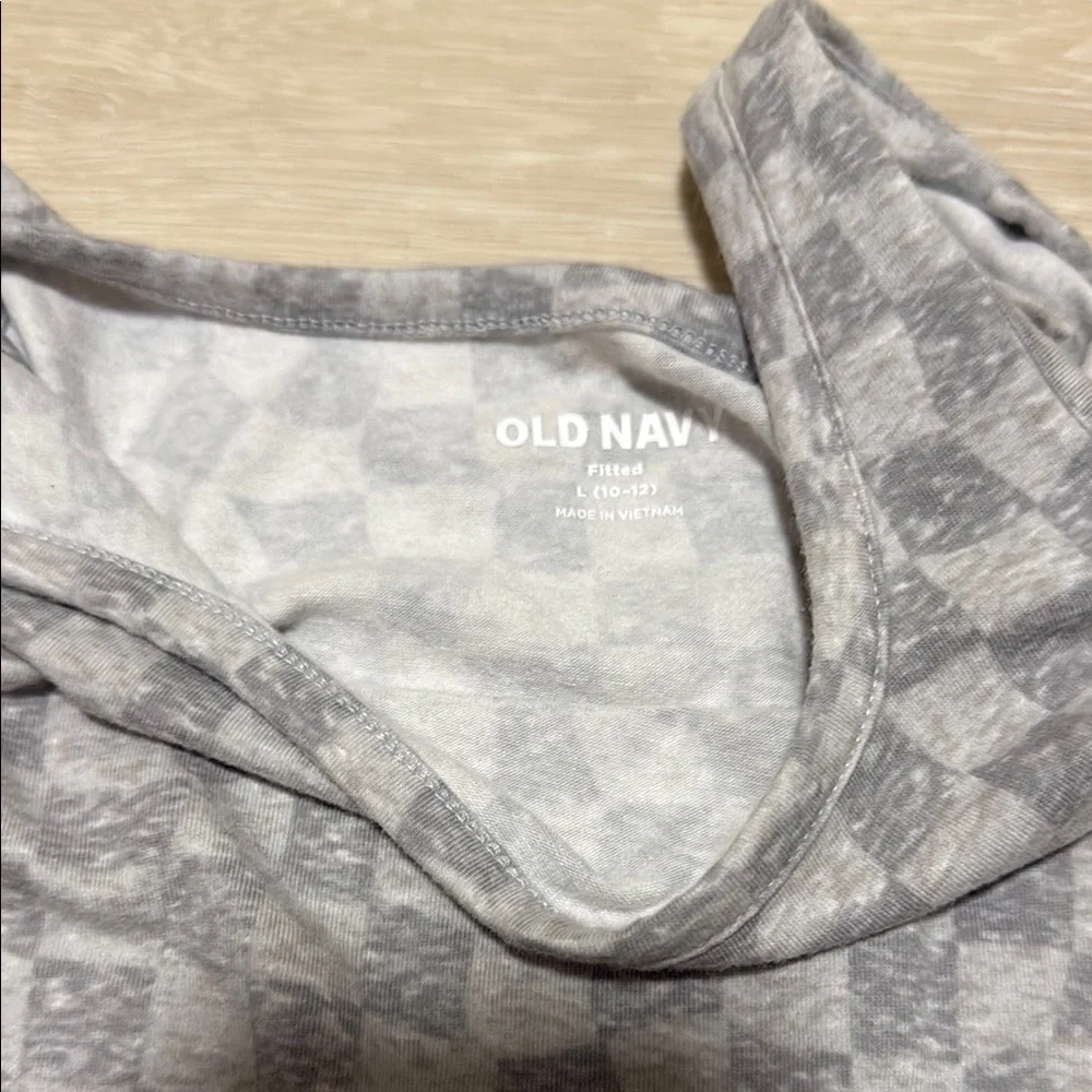✨ Old Navy Gray Fitted Sleeveless Tank Top